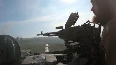 POV z ukrajinského tanku T-80BV