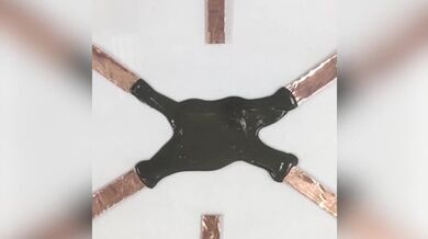 Magnetický slizový robot