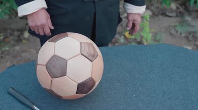 Výroba dřevěného fotbalového míče