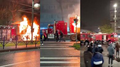 Kamion s návěsem v plamenech