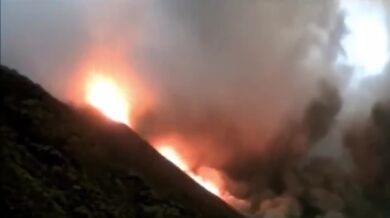 Erupce sopky Stromboli na Sicílii