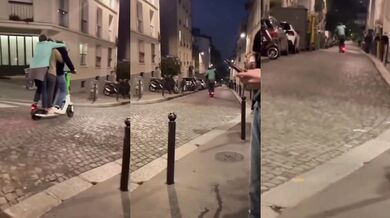 Tři osoby na elektrickém skútru