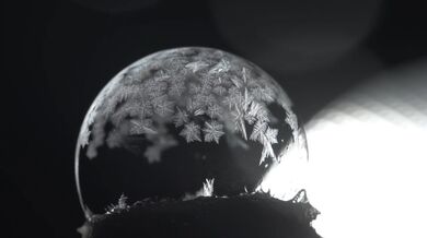 Zimní makro mýdlových bublin