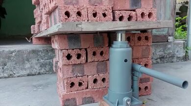 Konstrukce hydraulického zvedáku z PVC