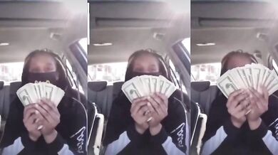 Žena se chlubí svými penězi