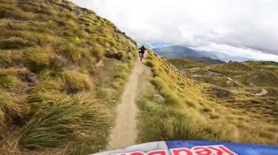 Downhill s Jacksonem Goldstonem