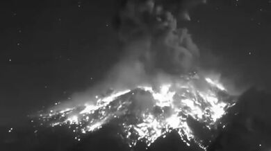 Erupce sopky Popocatepetl v Mexiku
