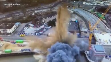 Výbuch válečné bomby z 2. světové války