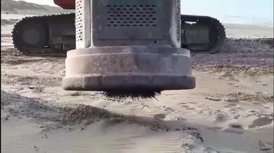 Úklid pláže po kempu