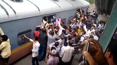 Nástup do vlaku v Indii