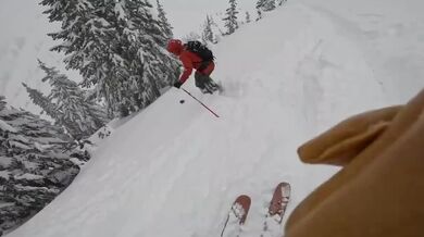 Lyžař náhodou našel snowboardistu pohřbeného zaživa