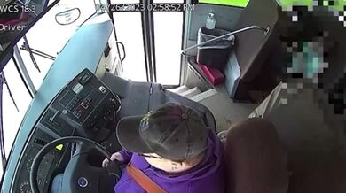 Infarkt při řízení školního autobusu plného dětí