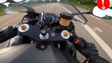 Motorkář a zatáčka