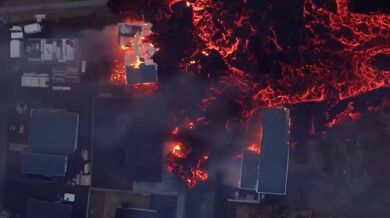 Láva valící se na město!