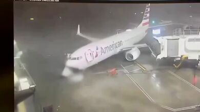 Silný vítr pohnul letadlem