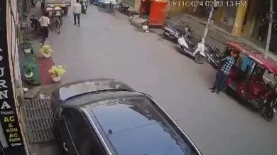 Kdo rozbil to střešní okno u auta..?