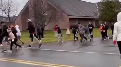 Srna zranila běžce na běhu Watertown Turkey Day Run