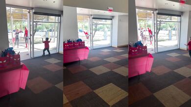 Dítě spatří spidermana