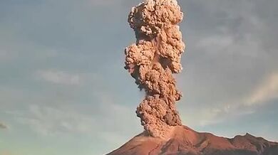 Filipínská sopka Kanlaon vychrlila popel