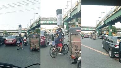 Filipínský cyklista ohromil řidiče – na hlavě vezl pět boxů