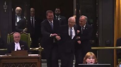 Tradiční doprovod nově zvoleného předsedy Dolní sněmovny v Kanadě