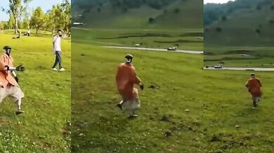 Čína testuje běžecké roboty a ti běhají z kopce děsivě podobně jako lidé