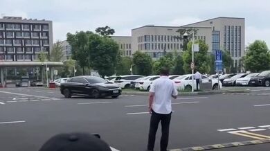 Splašený elektromobil BYD