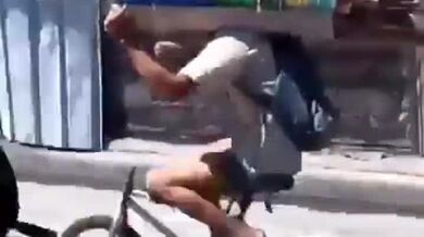 Jízda na kole bez řídítek