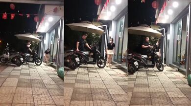 Pokusila se pomoci...