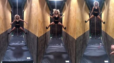 Skákání přes švihadlo mezi dvěmi zdmi - Extrémní výzva „Spider-Wall“