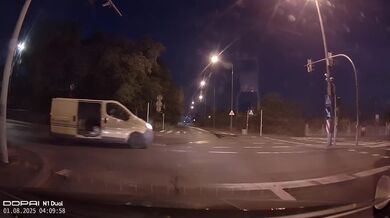 Dveře odpadly přímo na křižovatce