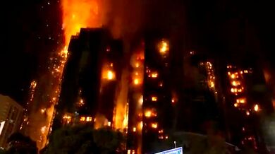 Tragický požár v hongkongském Tai Po v časosběru