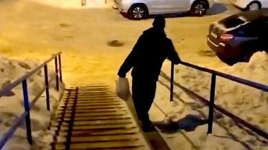 Jízda po zledovatělých schodech