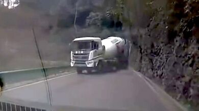 Prudké zabrždění domíchávače betonu