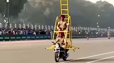 Nehoda při vystoupení motocyklového týmu indické armády