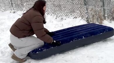 Sáňkování na nafukovací matraci