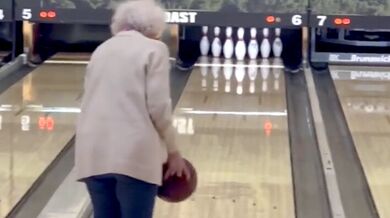 Starší bowlingová profesionálka