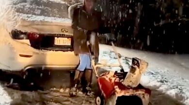 Entuziastické odklízení sněhu...