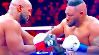 Úder Kingsleyho Ibeha srazil Jarrellu Millerovi paruku přímo během zápasu