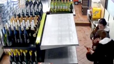 Špatně vyvážený regál