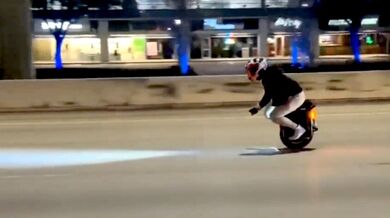 Jízda s jednokolkou po dálnici