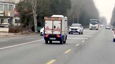 Samořídící dodávka v Číně...