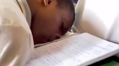 Vzbuď se, Santiago. Učitel řekl, ať uklidíš tabuli...