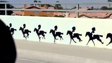 Animované iluze u silnice v kalifornském Indiu