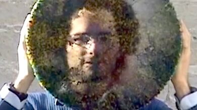 Umění skrz plastové slamky