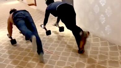 Profesionální pokládka koberců v hotelu: Technika napínání pro dokonalý výsledek v dlouhých chodbách