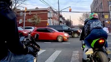 Vtipná situace na křižovatce