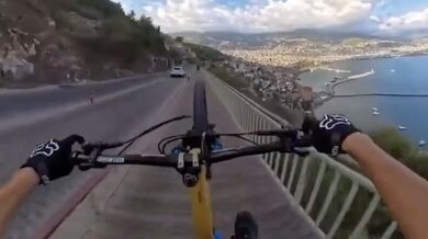 Stylové wheelie na kole